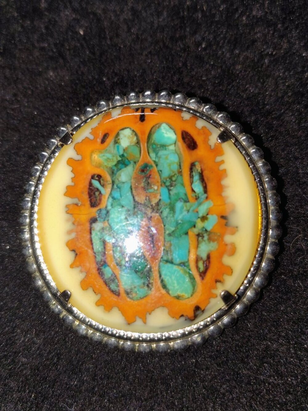 Vintage Southwestern Walnut Shell Brooch – Turquoise Chip Inlay, 1970s